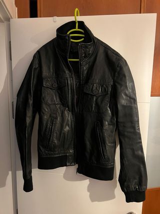 Chupa cazadora cuero negra