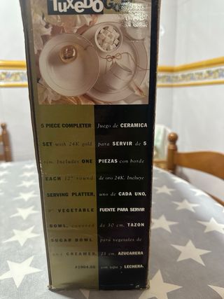 Vajilla con borde de oro