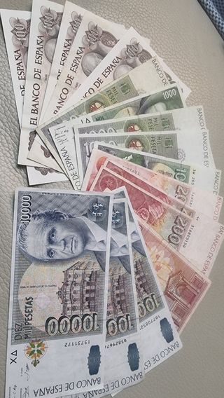 Billetes 100, 1000, 2000 y 10000 pesetas