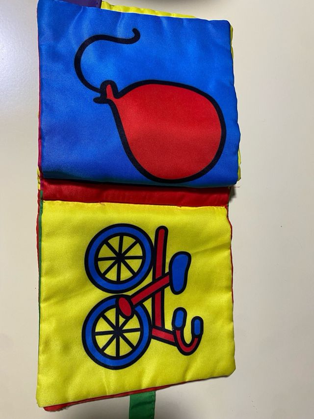 Libro blando bebés con sonajero y mor