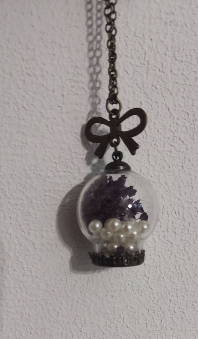 Collana con ampolla di perle e lavanda