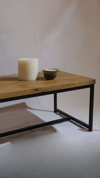 Taula de centre amb base de ferro