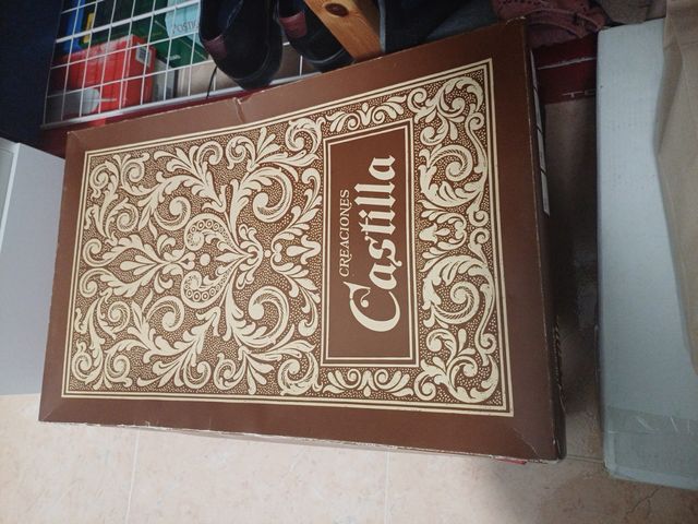 Colcha de cama bordada antigua