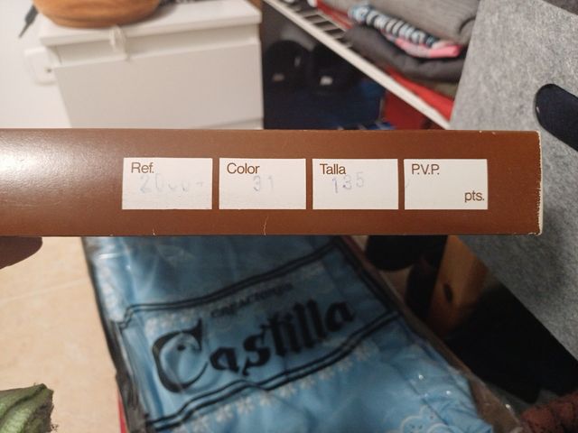 Colcha de cama bordada antigua