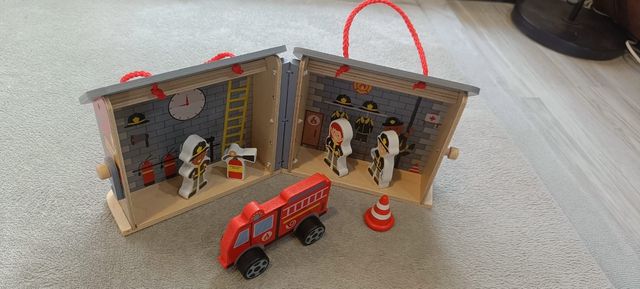 Parque de bomberos de madera portátil