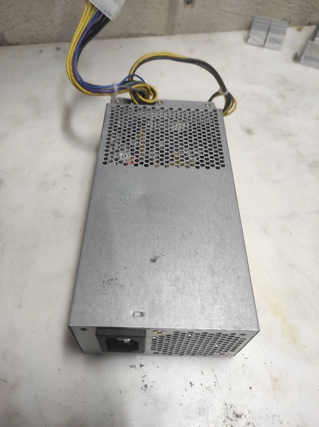 Fuente de PC especial para barebones