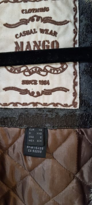 Abrigo parka encerado de Mango.