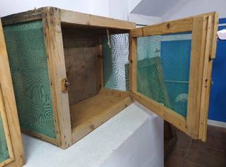 Antiguo mueble fresquera, secador, de madera