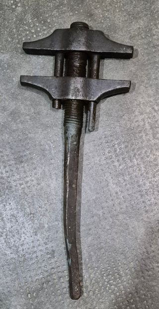 Antigua llave para tuercas