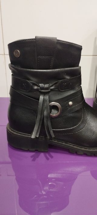 Botines negros XTI número 39 