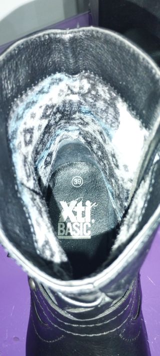 Botines negros XTI número 39 