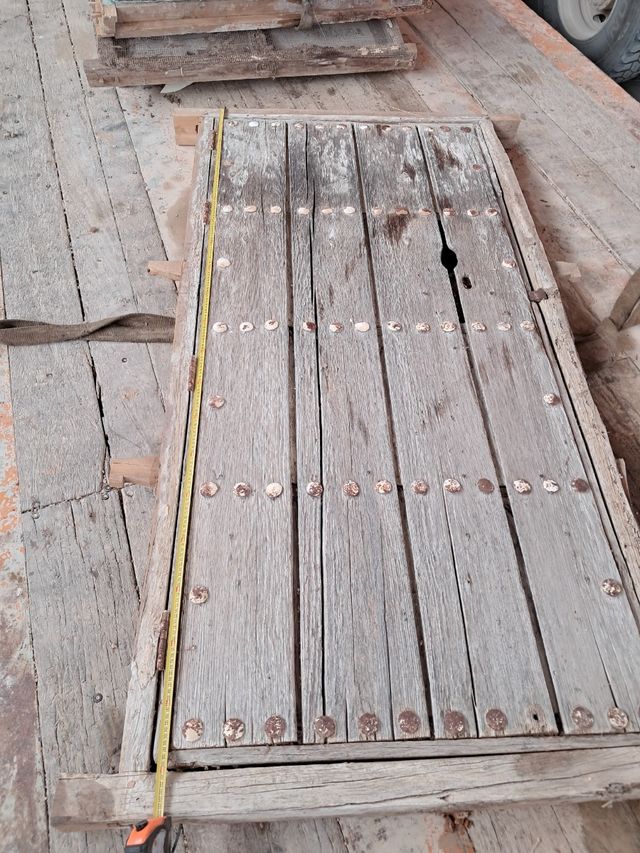 Puerta madera antigua