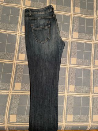 Pantalón vaquero oscuro