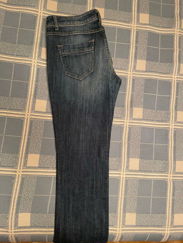 Pantalón  vaquero  oscuro