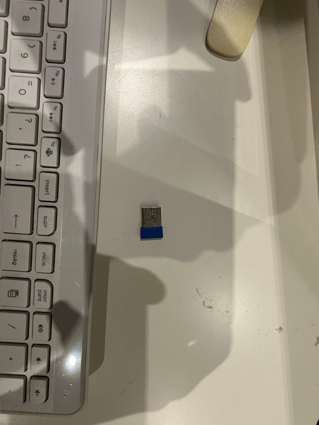 Hp all in one tactil con raton teclado y win10