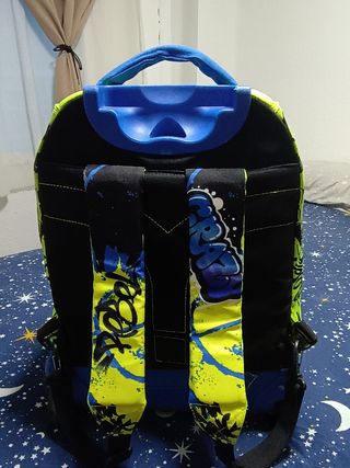Mochila Escolar colo azul preciosa en buen estado 