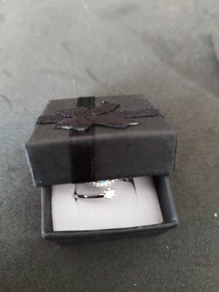 PRECIOSO ANILLO MAL DE OJO EN BONITA CAJA 