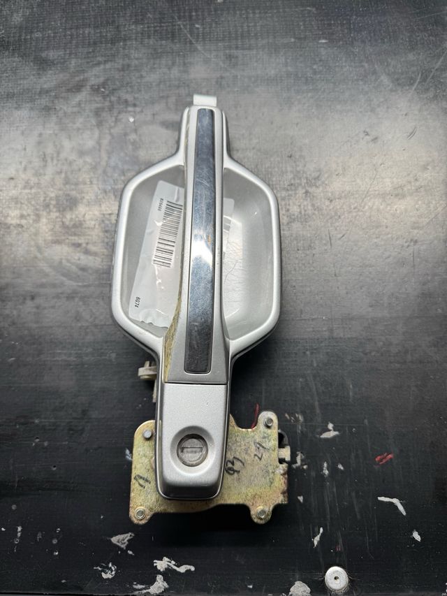 Maneta delantera mitsubishi montero v60