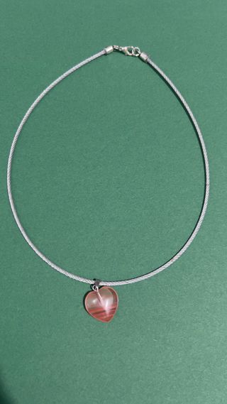 🌙 Corazón de Piedra Cristalina en Cable de Acer