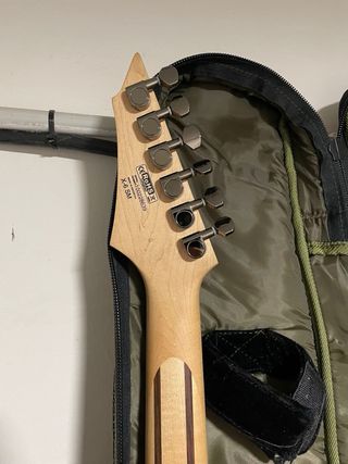 Guitarra electrica Xcort blancaAccesAmplificador