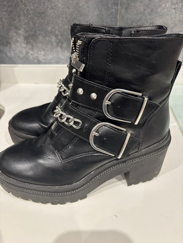 Botas negras de piel