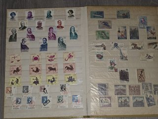 Cientos de sellos Españoles y Holandeses