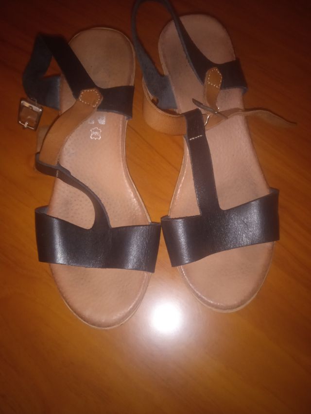 Sandalia tacón piel con cuña  35, suela boanditala