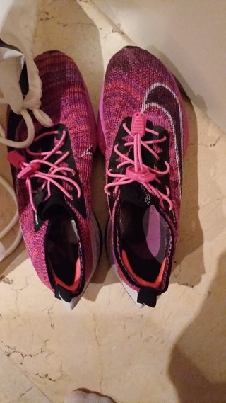Unisex. Nike Air Zoom Alphafly, carbono, con cord