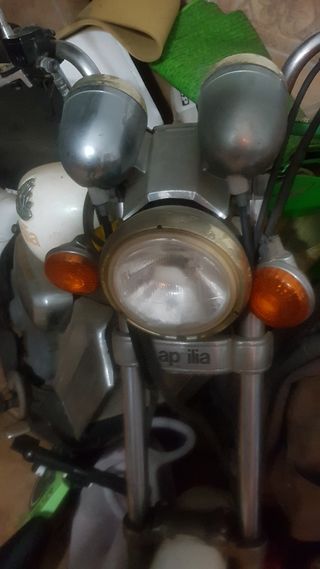 Aprilia red rose 125