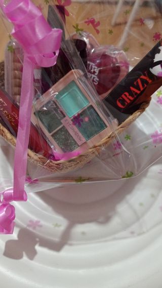 Cesta regalo lote de Maquillaje