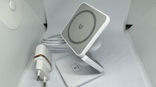 Stazione di ricarica 3 in 1 competibile Apple