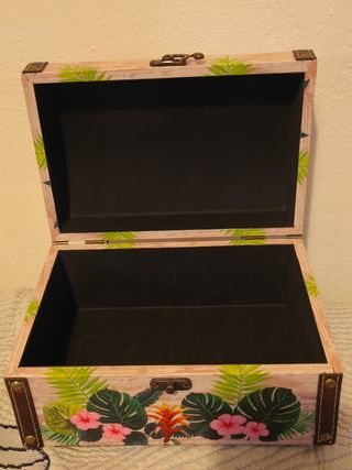 Joyero para mujer NUEVO  Es de madera