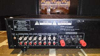 Amplificador y altavoces