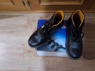 Botas de seguridad nuevas