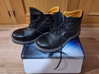 Botas de seguridad nuevas