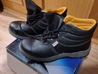 Botas de seguridad nuevas
