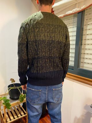 Jersey verde de cuello redondo