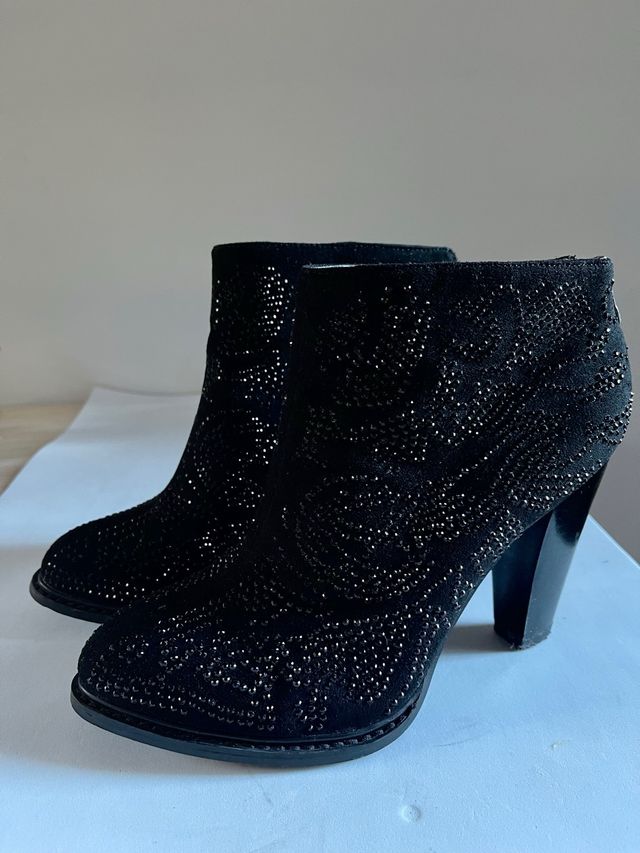 Botas de ante negro con pedrería