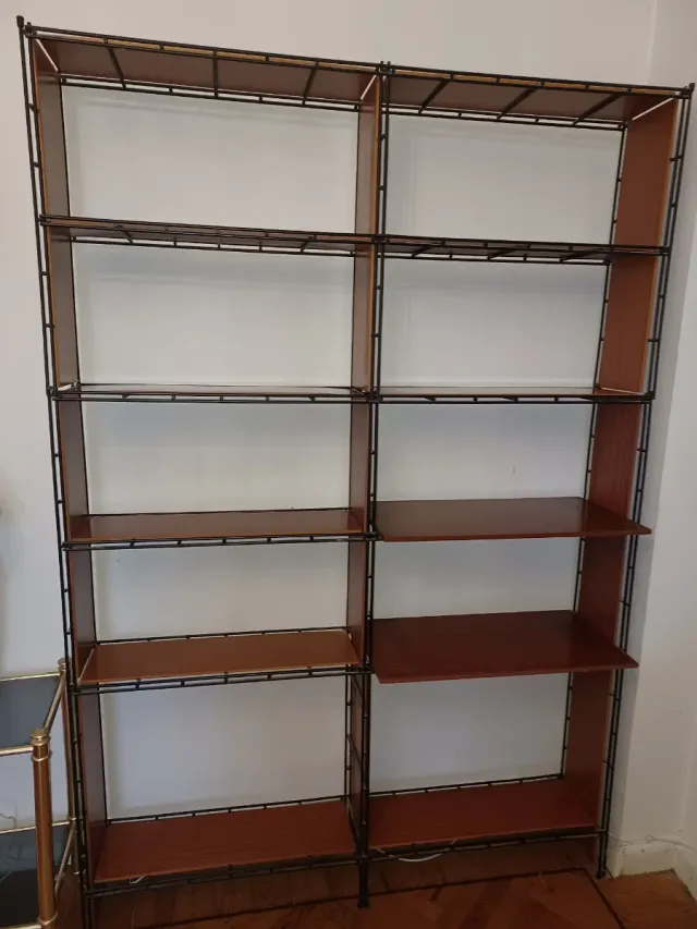 Libros de lectura antiguos y actuales y ESTANTERIA