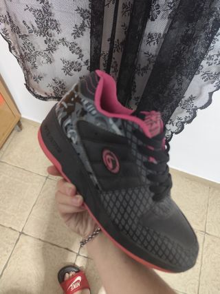 Vendo zapatillas con ruedas nuevas!