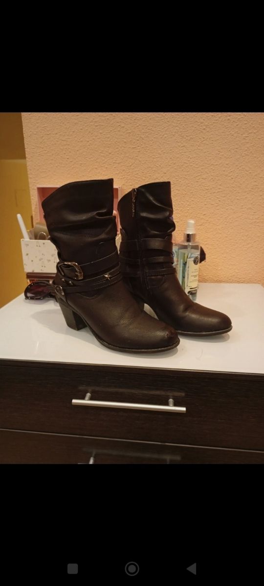 Botas  chika10.talla 37