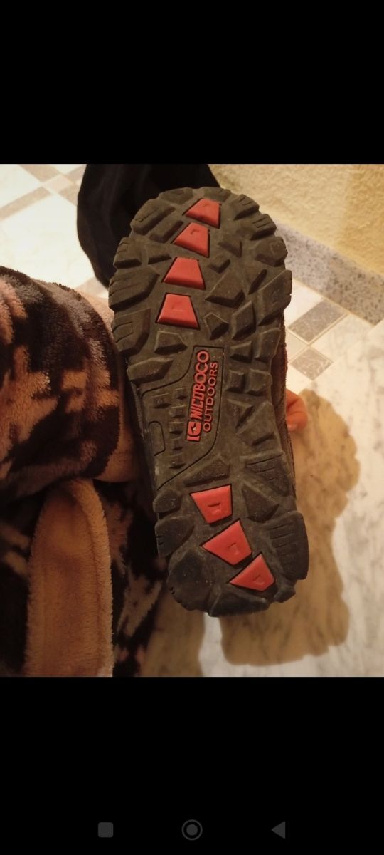 Zapatillas montaña Nicoboco .talla 37