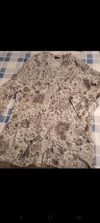 Blusa-camisa estampada tres cuartos