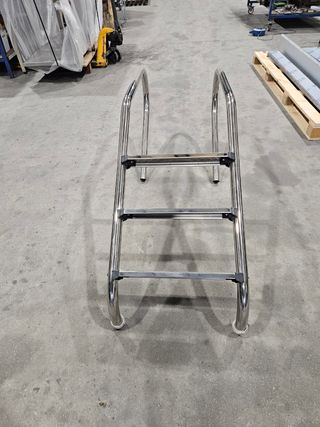 Escalera de piscina