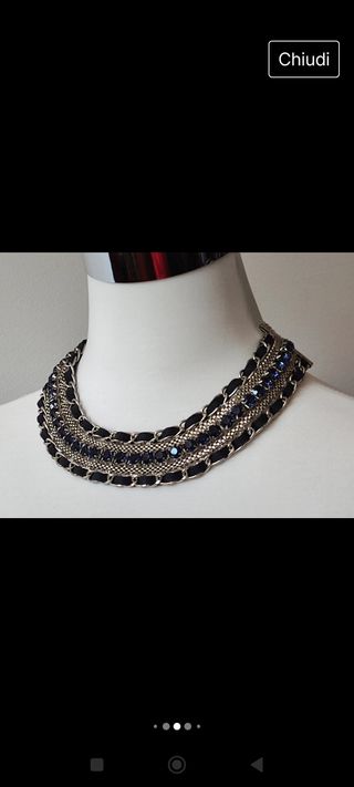 Collana con pietre blu. Marca Zara