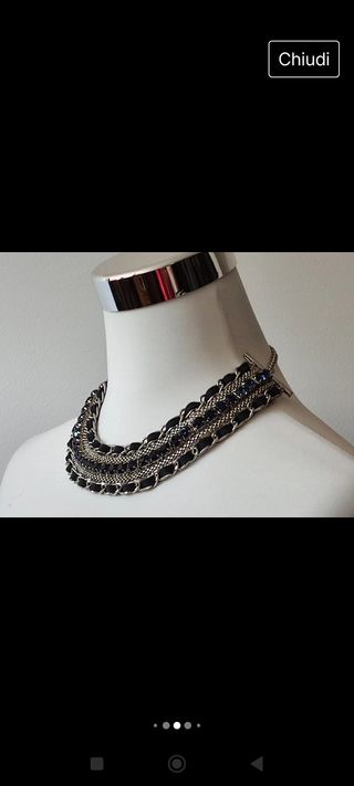 Collana con pietre blu. Marca Zara