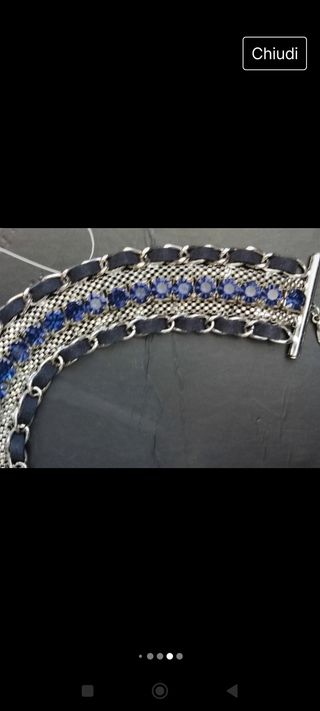 Collana con pietre blu. Marca Zara