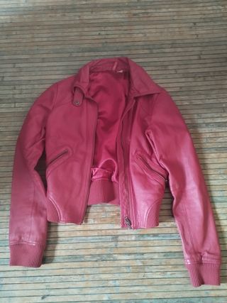 Chaqueta de cuero roja