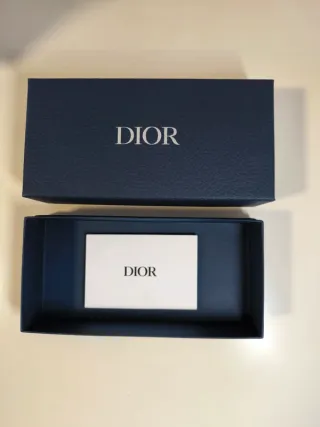 Caja de Christian Dior sin estrenar