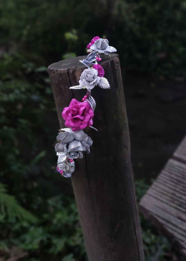 Corona de flores buganvilla y plateada